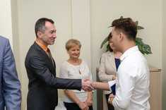 Wręczenie legitymacji PRz studentom z Wietnamu