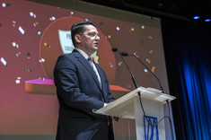 Prowadzący galę Damian Gębarowski,